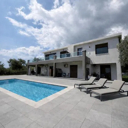 Apartment Pnoes Skiathos Town