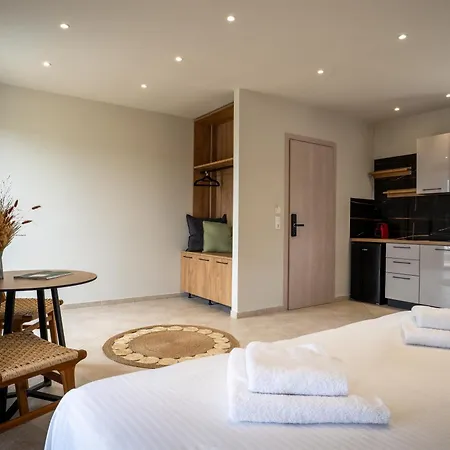 Apartment Pnoes Skiathos Town